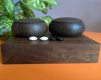 Massiv valnöt 9x9 Goban. Benlös handskuren spel Go-bräde