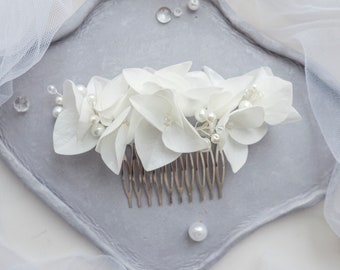 Wedding white pearl hair piece, Flower bridal pins hydrangea clip