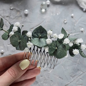 Wedding hair comb with handcrafted eucalyptus and white babys breath flowers (gypsophila). Looks so realistic and soft to touch. You can choose a size of floral composition - 6 inches, 5 inches and 3.5 inches
