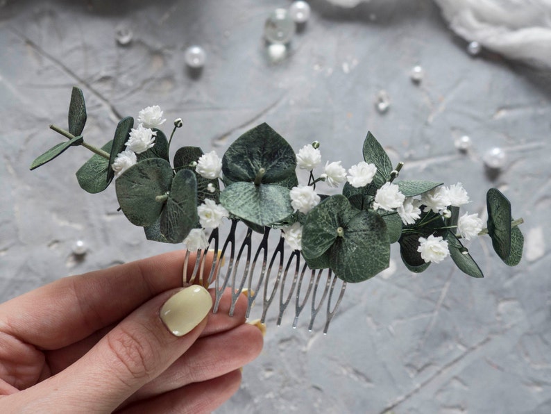 Wedding hair comb with handcrafted eucalyptus and white babys breath flowers (gypsophila). Looks so realistic and soft to touch. You can choose a size of floral composition - 6 inches, 5 inches and 3.5 inches