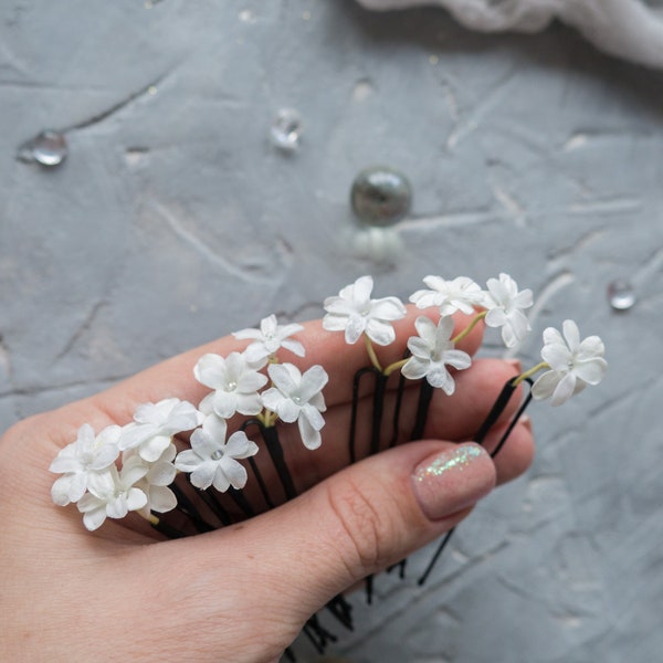 Wedding hair pins White tiny flower headpiece piece