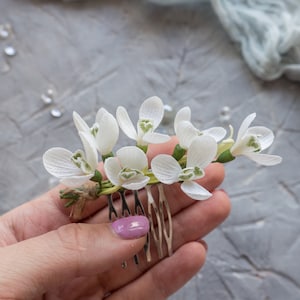 Wedding hair flower comb Bridal white snowdrop