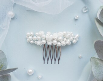 Pearl flower hair comb, Bridal wedding hair pins, Babys breath headpiece, bride clip