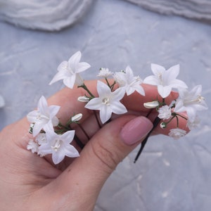 White flower hair pins with babys breath gypsophila headpiece