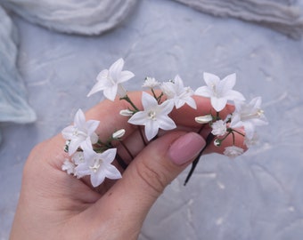 White flower hair pins with babys breath gypsophila headpiece