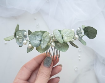 Tocado nupcial con peina de perlas de eucalipto y vegetación
