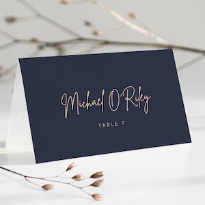 Plantilla de tarjeta de lugar elegante, caligrafía, tarjeta azul marino para hombres, piso y tienda, tarjeta de lugar editable, imprimible, tarjeta digital, descarga INSTANTÁNEA