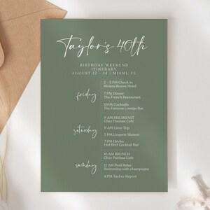 Plantilla de itinerario de cumpleaños número 40, sencilla y color verde salvia, itinerario de fin de semana minimalista imprimible, invitación de cumpleaños de fin de semana editable