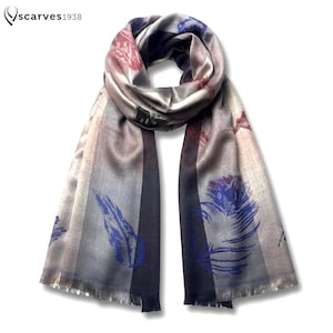 Bufanda de lana con estampado de plumas / Elegante chal con diseño de plumas / Chal unisex de invierno / Estola multicolor gris / Suave accesorio de moda, regalo para ella