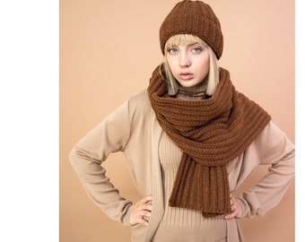 Knitted hat and scarf as a set made in Europe also for allergy sufferers