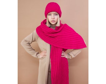 Knitted hat and scarf as a set made in Europe also for allergy sufferers