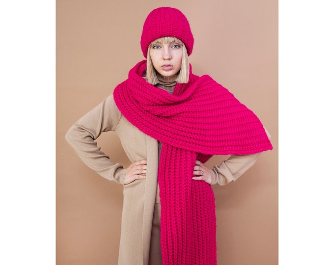 Knitted hat and scarf as a set made in Europe also for allergy sufferers