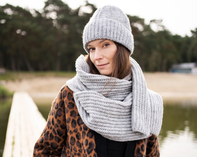 unisex knitted hat and scarf as a set made in Europe also for allergy sufferers