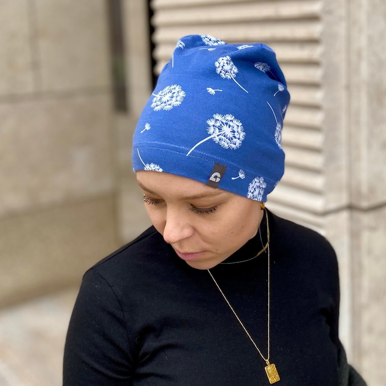 leichte einlagige bequeme Mütze Beanie für den Sommer handmade blau Pusteblume