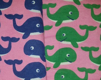 ベビーバープクロス - ピンク地に緑または青のクジラ