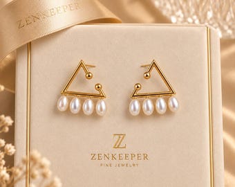 Pendientes triangulares de perlas de agua dulce en oro de 18 quilates, joyería geométrica minimalista.