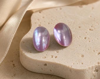 Pendientes ovalados de nácar, joyería de concha iridiscente natural, postes de plata 925.
