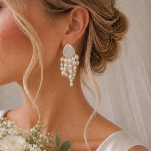 Pendientes colgantes de perlas con borla hechos a mano en forma de gota de agua, joyería de plata de ley chapada en oro de 18 quilates imagen 2