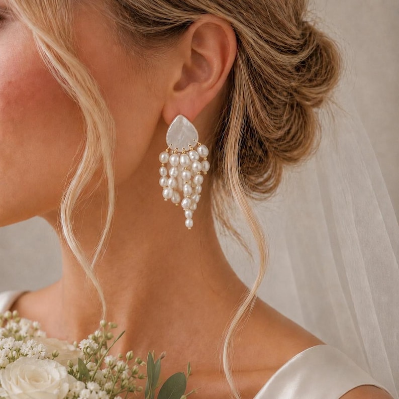 Pendientes colgantes de perlas con borla hechos a mano en forma de gota de agua, joyería de plata de ley chapada en oro de 18 quilates imagen 2