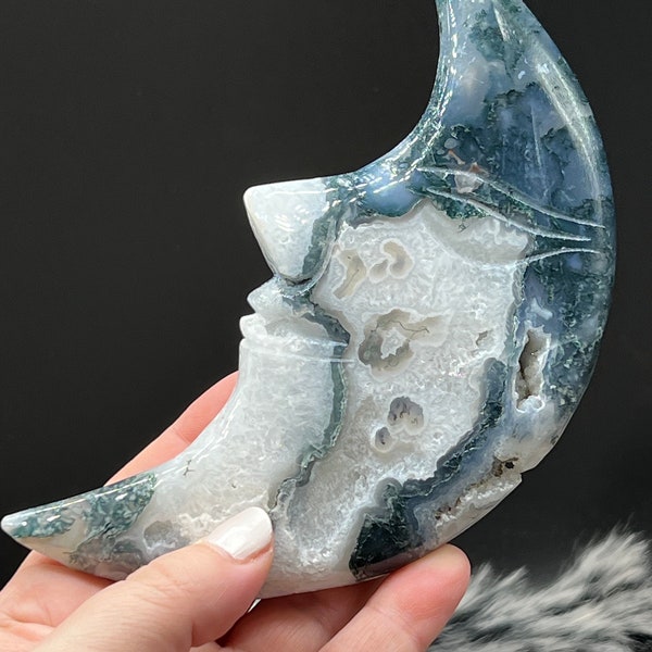 Traumhafter Moosachat 289g Mond Kristall Edelstein - large druzy moss agate crystal moon face carving