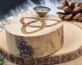 Hermoso soporte de palo de incienso - Trisquetra árbol rebanada madera altar natural meditación bruja Wicca - madera de soporte insense "nudos celtas"