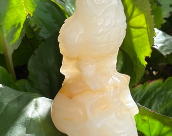 Gran figura mística "cráneo con búho" cráneo de piedra preciosa de nefrita de jade - gran búho de cristal en la escultura del cráneo