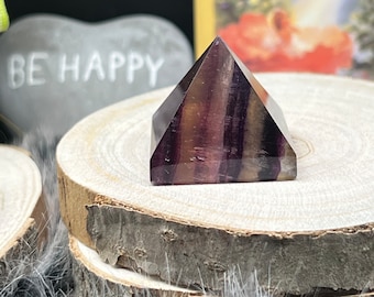 Wunderschöne lila gebänderte Fluorit Kristall Pyramide - purple fluorite crystal pyramid carving
