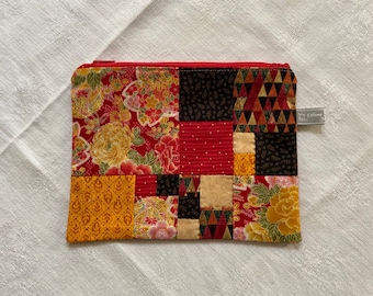 Trousse/pochette en patchwork fait main .