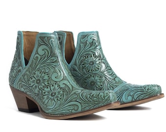 Bottines style western en cuir repoussé