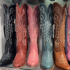 Traditionele western gestikte leren laarzen zwart rood turkoois bruine en roze cowgirl-laarzen