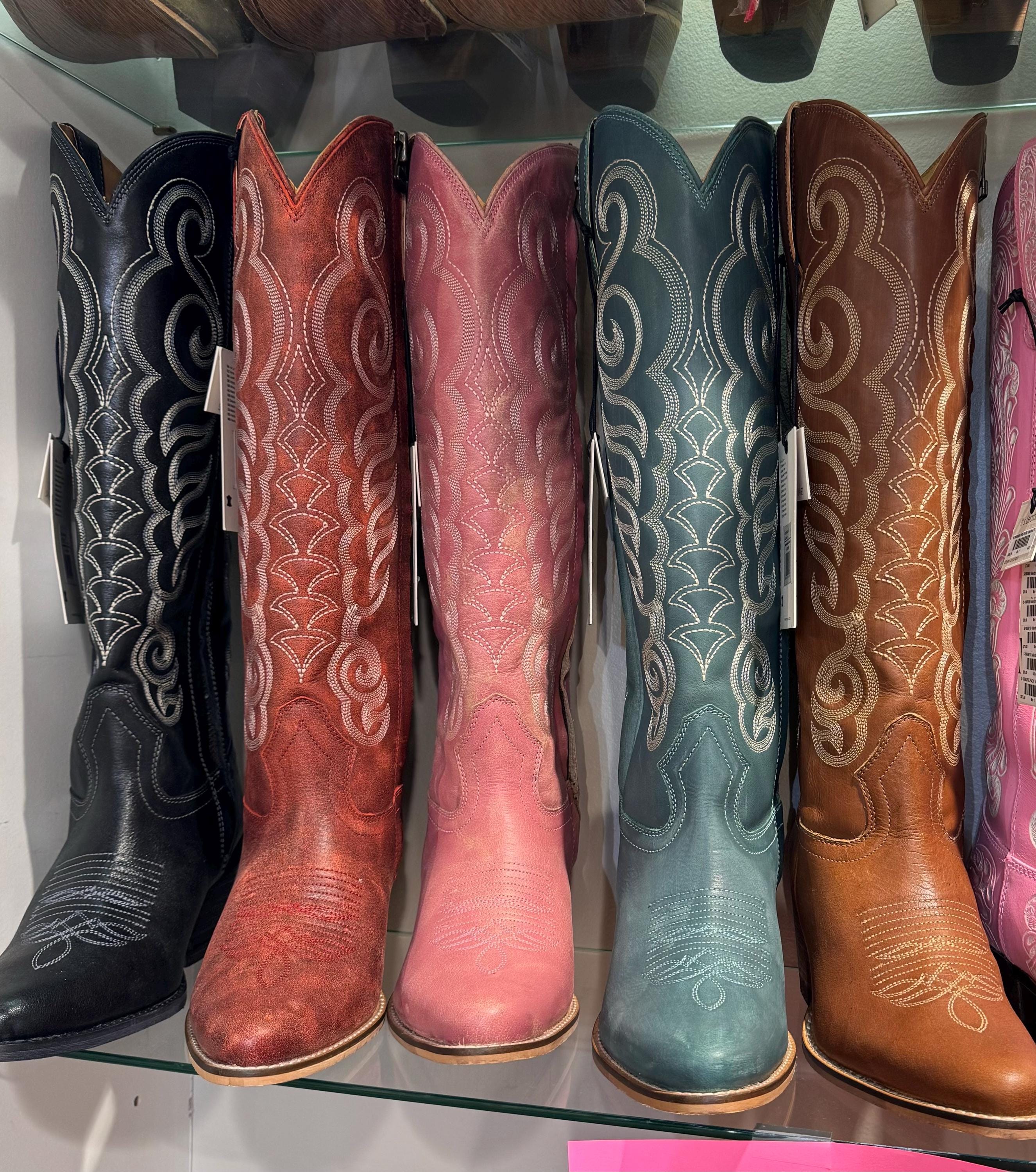 Outfit Botas Vaqueras Botas Moteras Rojas Botas De Cuero Rosa México