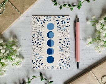 Carte postale phases de lune - lune et étoiles - illustration de la nature florale bleue - carte pour notes aquarelle fleurs et feuilles - carte A6 - petite impression d'art