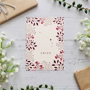 Cartolina del segno zodiacale Ariete - Costellazione delle stelle - Natura floreale rossa illustrata - Fiori foglie Notecard - Celeste cosmico - Stampa d'arte immagine 4