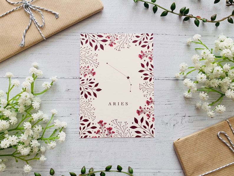 Cartolina del segno zodiacale Ariete - Costellazione delle stelle - Natura floreale rossa illustrata - Fiori foglie Notecard - Celeste cosmico - Stampa d'arte immagine 4