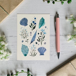 Küsten Kunst Postkarte - Muscheln und Wildblumen - Natur illustriert - Aquarell Karte - A6 Seaside Beach Karte - Kleiner Kunstdruck