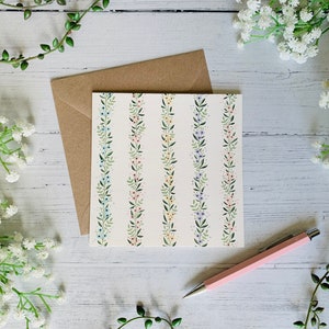 Carte de voeux pastel rayures florales - petites fleurs illustrées - carte d'art botanique nature aquarelle - intérieur vierge - enveloppe