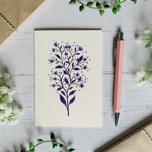 Lila Wildblumen Postkarte - Mond und Sterne - Natur Illustriert - Aquarell Blumen und Blätter Notizkarte - A6 Karte - Kleiner Kunstdruck