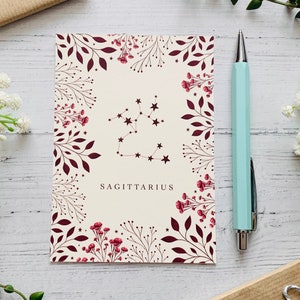 Cartolina segno zodiacale Sagittario - costellazione zodiacale - natura floreale rossa illustrata - fiori foglie notecard - stampa d'arte celeste cosmica immagine 2