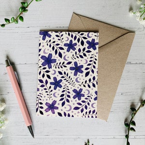 Carte de vœux Purple Primroses - Cosmic Moon and Stars Floral Illustration Art Card - Espace aquarelle - Cartes toutes occasions