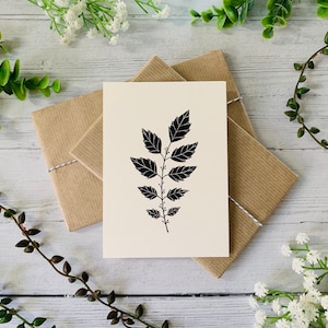 Schlichte Blattpostkarte - Moderne schwarz-weiße monochrome Blätter - Natur illustriert - Florale Notizkarte - A6 Karte - Kleiner Kunstdruck