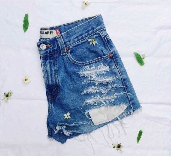 Sally Distressed Levi shorts