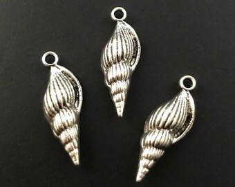 2 Shell charms antique silver tone FF196