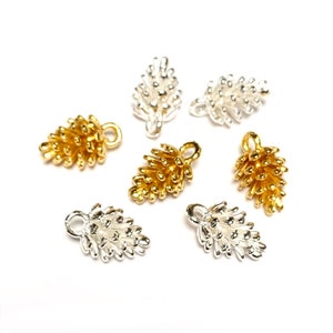 10 Charms de Pinecone - 3D - Encanto de Navidad - Encanto Festivo - Encanto de Navidad - Amuleto de Otoño - Amuleto de Invierno - 3 acabados disponibles