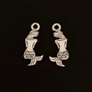 Amuletos de sereia - Acabamento prateado - Sereia prateada - Amuleto de sereia pequena - Amuleto oceano
