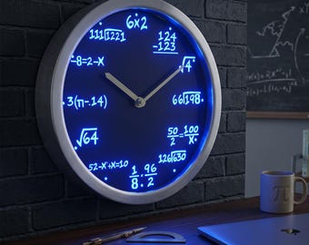 Relógio de parede matemático de 25 cm com LED, letreiro luminoso com equações matemáticas, presente para geeks, decoração para sala de aula de professores, arte de parede para cientistas, presente de formatura nc0461