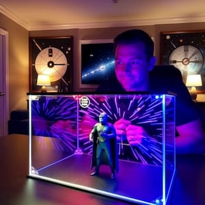 Escenario de guerra espacial con estrellas fugaces, polvo estelar, coche de carreras espacial, atmósfera tensa, caja expositora de figuras, estuche para modelo dc3-i0010-tm