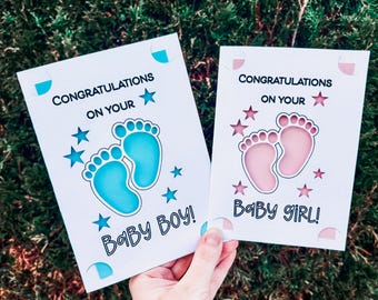 Babyshowerkaart: gefeliciteerd babyjongen/meisje, voetafdrukontwerp