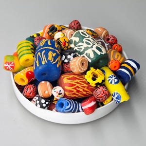 Auténticas cuentas Krobo de vidrio reciclado / Paquete misterioso africano