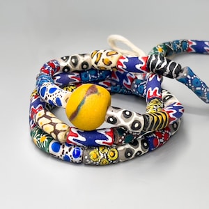 Cuentas de vidrio Krobo hechas a mano – 49 piezas – Vidrio reciclado / Materiales para joyería