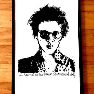 Peut inclure: Illustration en noir et blanc d'une personne aux cheveux hérissés portant des lunettes de soleil et une chemise à pois. Le texte "I belong to the blank generation A4" est écrit sous l'image.